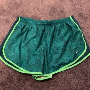 2x Nike Tempo Shorts